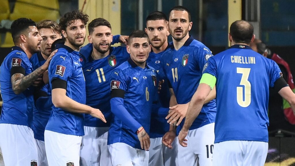 I giocatori della Nazionale Italiana esultano dopo un gol