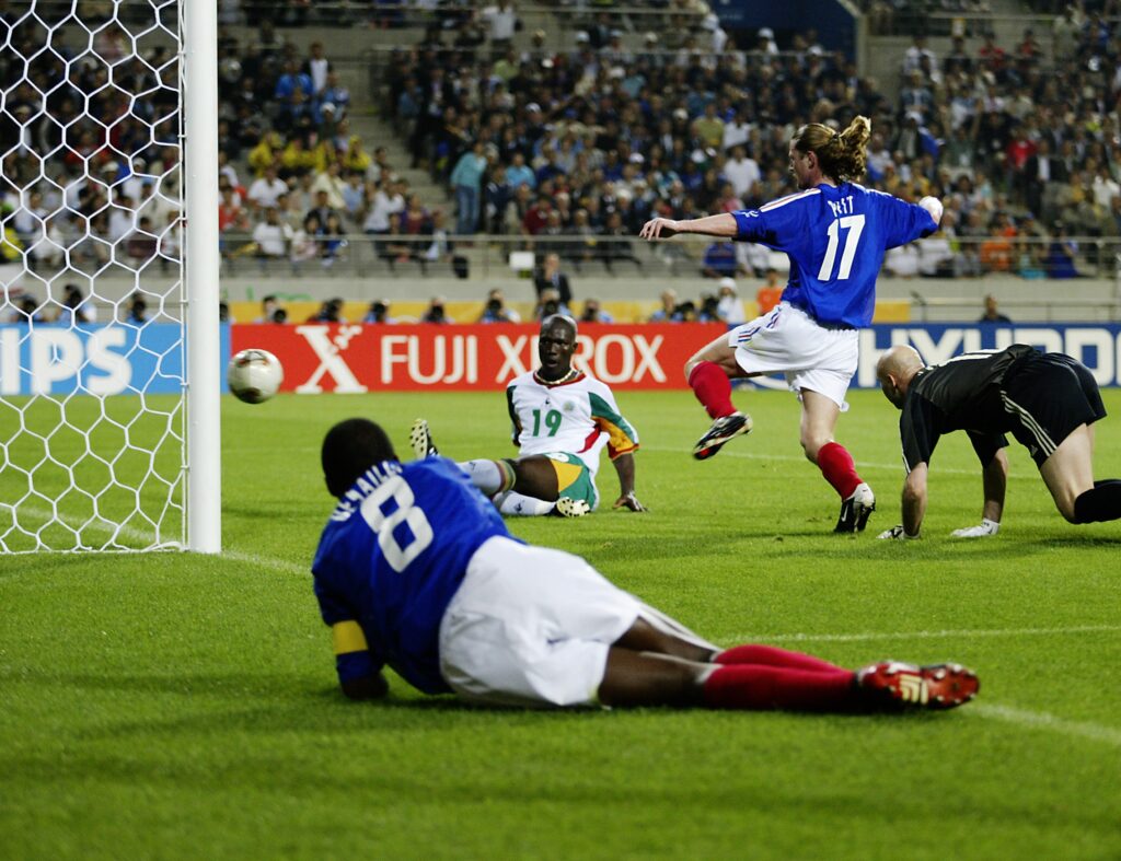 La partita inaugurale del Mondiale di Corea e Giappone. Il gol di Diop regala il successo al Senegal contro la Francia