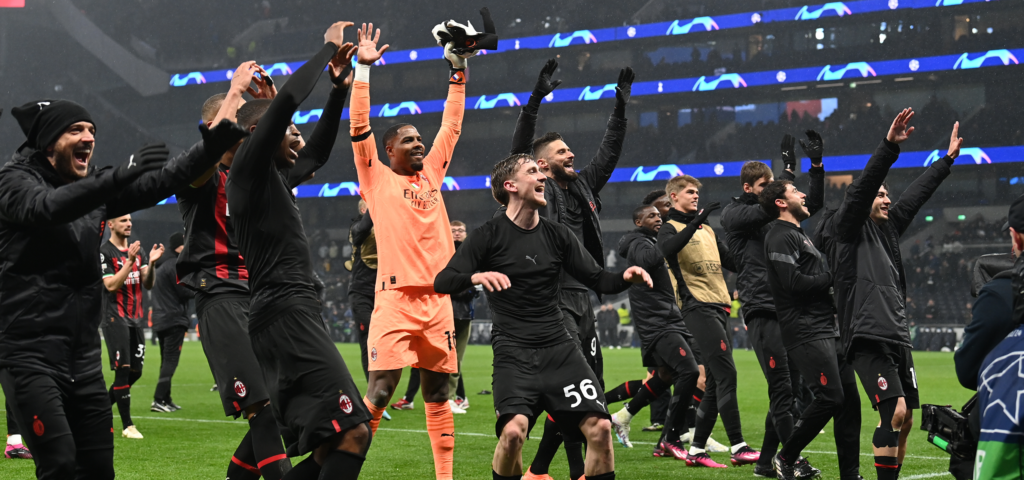 Il Milan esulta dopo la qualificazione ai quarti di Champions contro il Tottenham (Foto/Ac Milan)