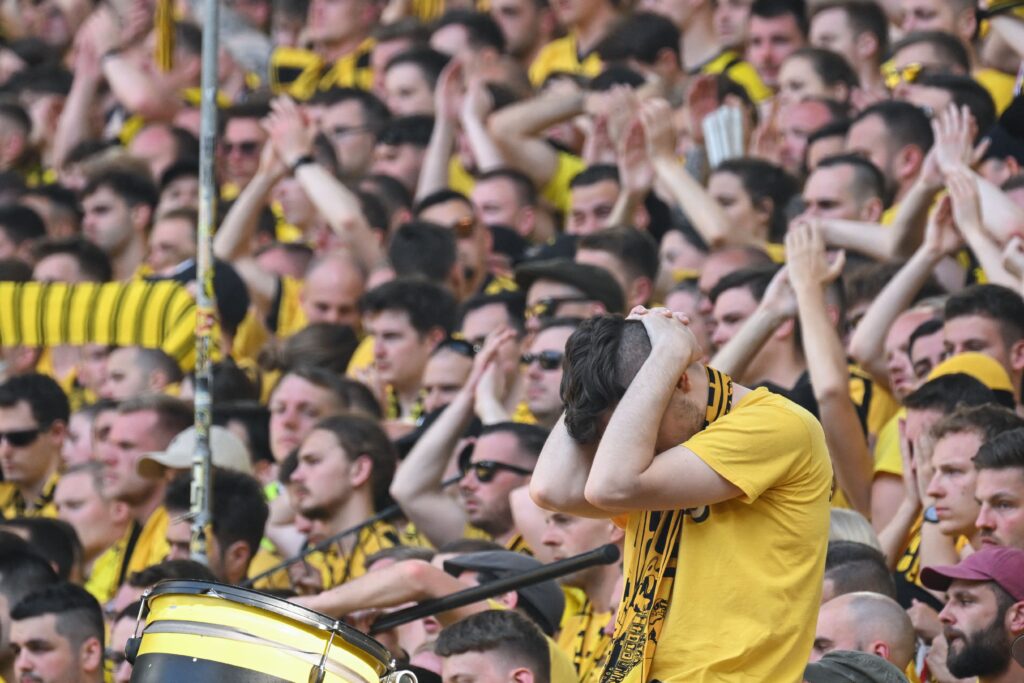 La reazione dei tifosi del Borussia Dortmund 